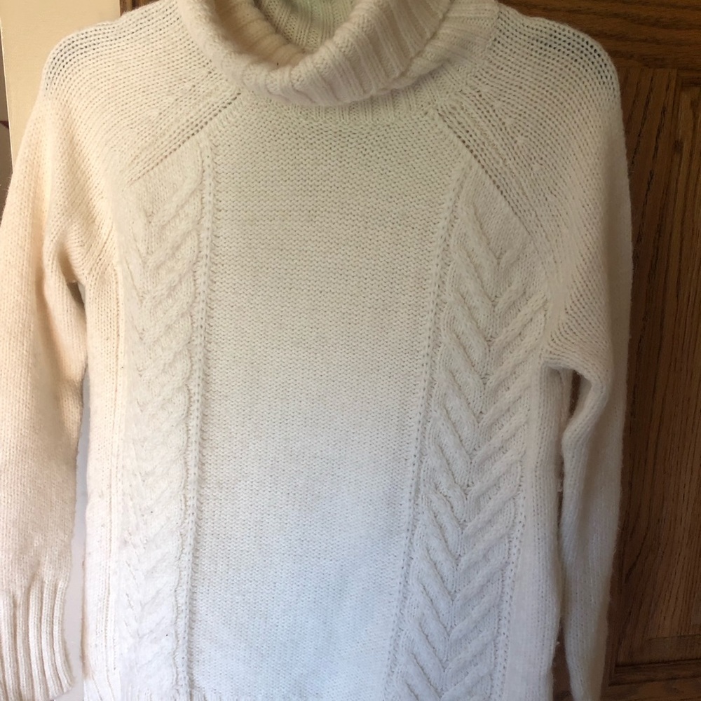 Cream sweater turtleneck from American Eagle